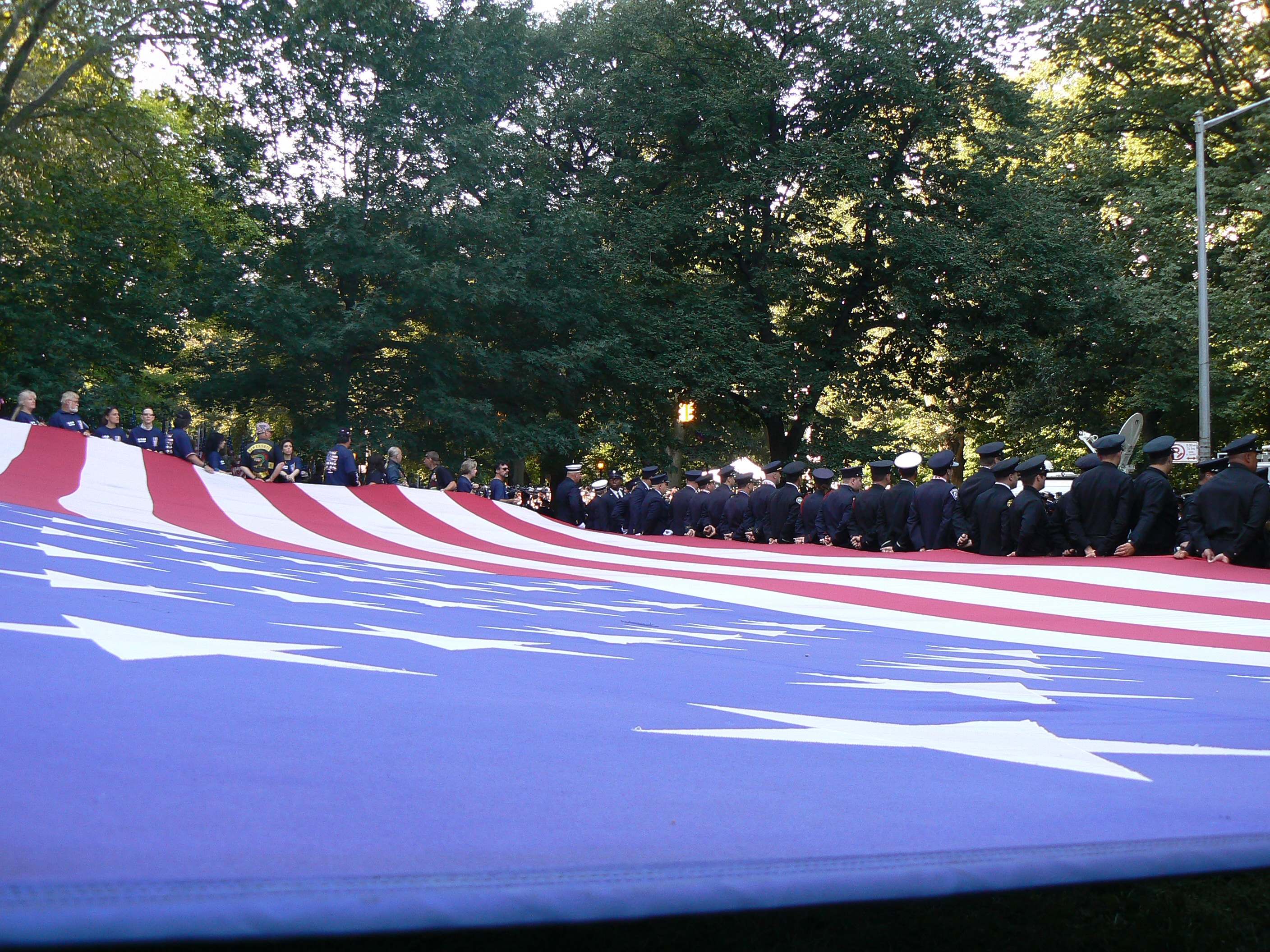 flagatfiremensmemorialbestUSSNewYork9.8.11575.jpg